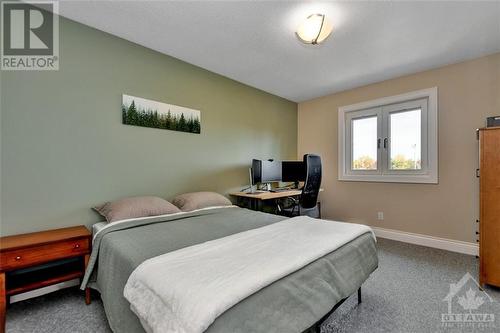 112 Tweed Crescent, Russell, ON - Indoor Photo Showing Bedroom