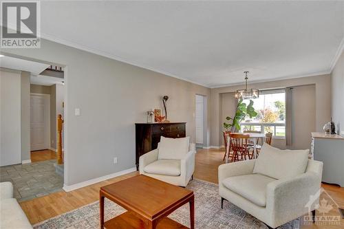 112 Tweed Crescent, Russell, ON - Indoor Photo Showing Living Room