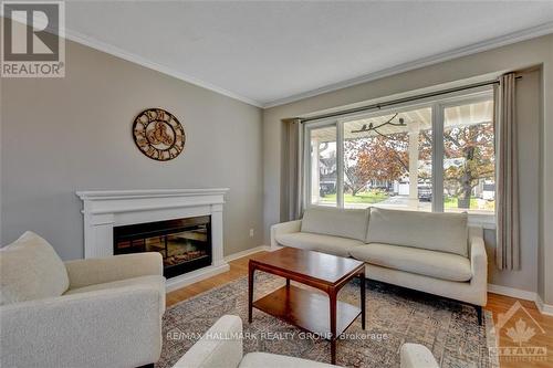 112 Tweed Crescent, Russell, ON - Indoor Photo Showing Living Room With Fireplace