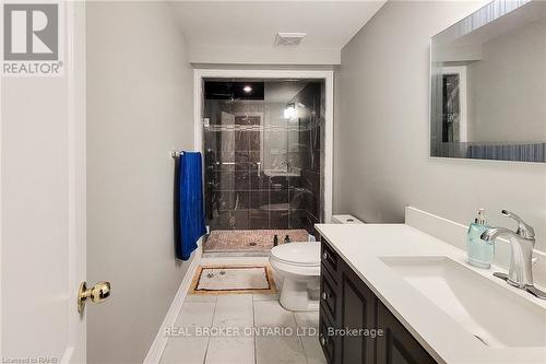 56 Bosworth Street, Hamilton, ON - Indoor Photo Showing Bathroom