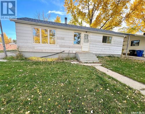 183 5Th Avenue W, Central Butte, SK - Outdoor