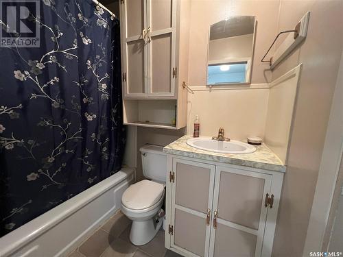 183 5Th Avenue W, Central Butte, SK - Indoor Photo Showing Bathroom