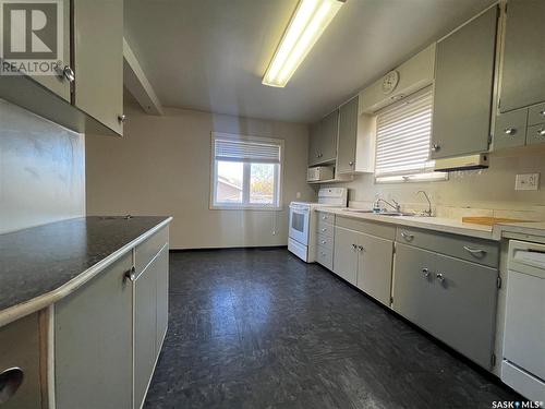 183 5Th Avenue W, Central Butte, SK - Indoor Photo Showing Kitchen With Double Sink