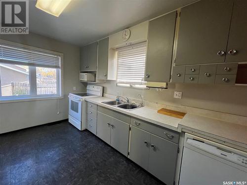 183 5Th Avenue W, Central Butte, SK - Indoor Photo Showing Kitchen With Double Sink