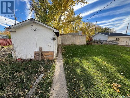 183 5Th Avenue W, Central Butte, SK - Outdoor