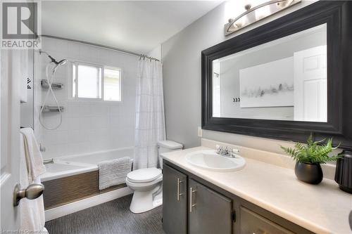 118 Christopher Drive, Waterloo, ON - Indoor Photo Showing Bathroom