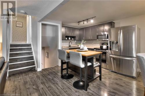 118 Christopher Drive, Waterloo, ON - Indoor Photo Showing Kitchen