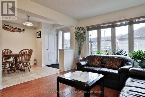 86 Gas Lamp Lane, Markham, ON - Indoor Photo Showing Living Room