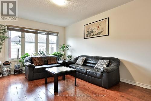 86 Gas Lamp Lane, Markham, ON - Indoor Photo Showing Living Room