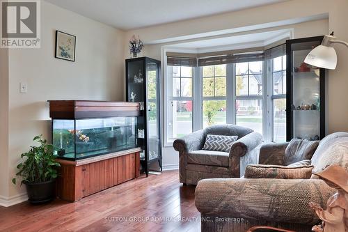 86 Gas Lamp Lane, Markham, ON - Indoor Photo Showing Living Room