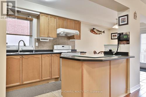 86 Gas Lamp Lane, Markham, ON - Indoor Photo Showing Kitchen With Double Sink