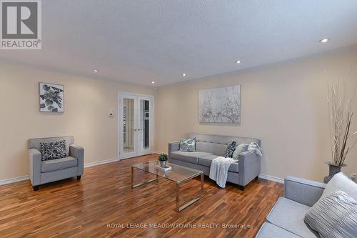 2857 Termini Terrace, Mississauga, ON - Indoor Photo Showing Living Room