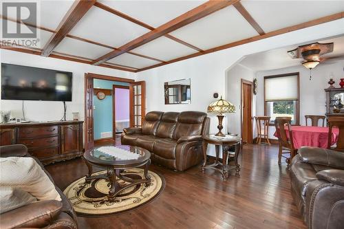 470 Dibble Street W, Prescott, ON - Indoor Photo Showing Living Room