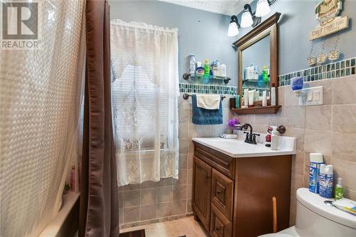 470 Dibble Street W, Prescott, ON - Indoor Photo Showing Bathroom