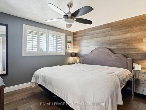 440 Mount Albion Rd, Hamilton, ON - Indoor Photo Showing Bedroom