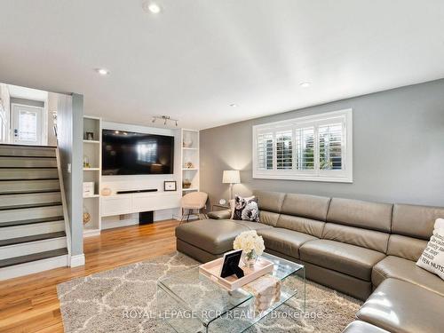 440 Mount Albion Rd, Hamilton, ON - Indoor Photo Showing Living Room