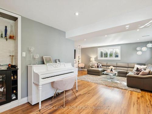 440 Mount Albion Rd, Hamilton, ON - Indoor Photo Showing Living Room