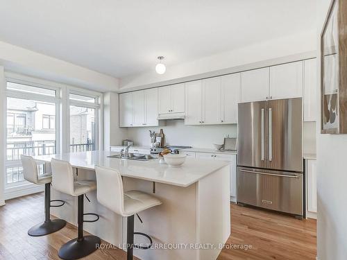 10 Cunliffe Lane W, Ajax, ON - Indoor Photo Showing Kitchen