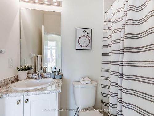 10 Cunliffe Lane W, Ajax, ON - Indoor Photo Showing Bathroom