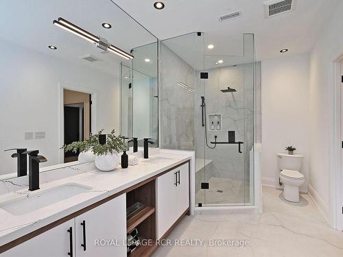 140 Temperance St, Aurora, ON - Indoor Photo Showing Bathroom