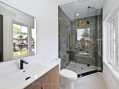 140 Temperance St, Aurora, ON - Indoor Photo Showing Bathroom