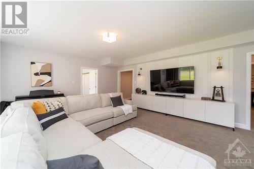 313 Moore Crescent, Kemptville, ON - Indoor Photo Showing Living Room