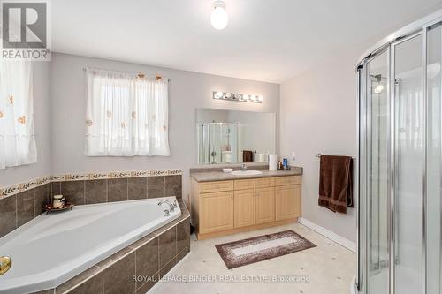 952 Whetherfield Street, London, ON - Indoor Photo Showing Bathroom