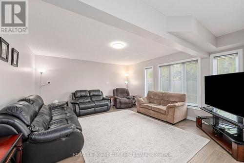 952 Whetherfield Street, London, ON - Indoor Photo Showing Living Room