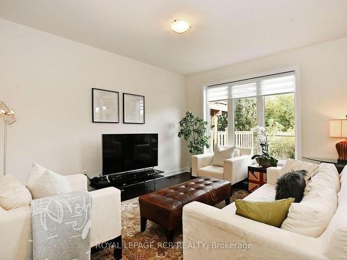 65 Anchusa Dr, Richmond Hill, ON - Indoor Photo Showing Living Room