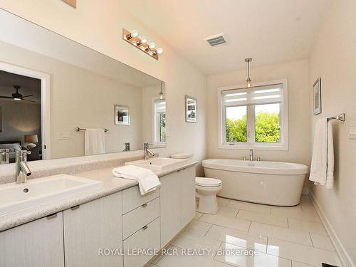 65 Anchusa Dr, Richmond Hill, ON - Indoor Photo Showing Bathroom