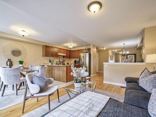 23 Barli Cres, Vaughan, ON - Indoor Photo Showing Living Room