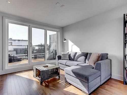 Mezzanine - 191 Rue D'Ambre, Candiac, QC - Indoor Photo Showing Living Room