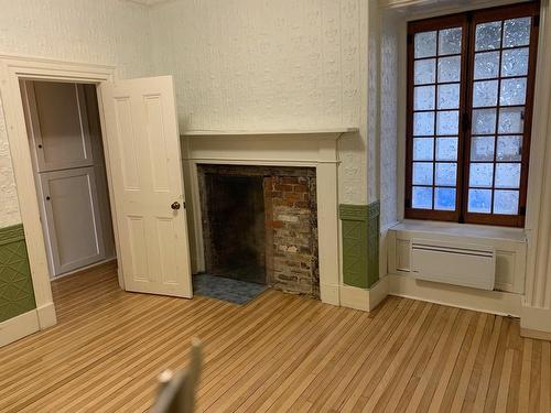 Master bedroom - 11-49 Rue Des Remparts, Québec (La Cité-Limoilou), QC - Indoor Photo Showing Other Room With Fireplace