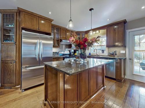 36 Elmvale Blvd, Whitchurch-Stouffville, ON - Indoor Photo Showing Kitchen With Upgraded Kitchen