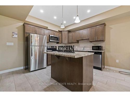 B-16 Prospect Ave, St. Catharines, ON - Indoor Photo Showing Kitchen