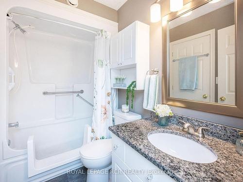 914 9Th Avenue Ae, Owen Sound, ON - Indoor Photo Showing Bathroom