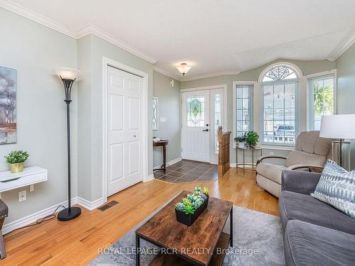 914 9Th Avenue Ae, Owen Sound, ON - Indoor Photo Showing Living Room