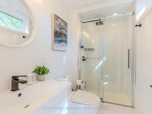 218-6065 Mcleod Rd, Niagara Falls, ON - Indoor Photo Showing Bathroom