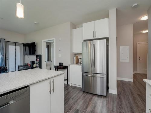 303-1018 Inverness Rd, Saanich, BC - Indoor Photo Showing Kitchen With Stainless Steel Kitchen