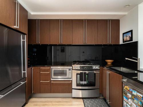 414-100 Saghalie Rd, Victoria, BC - Indoor Photo Showing Kitchen