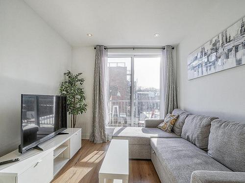 Salon - 204-2400 Rue Du Centre, Montréal (Le Sud-Ouest), QC - Indoor Photo Showing Living Room