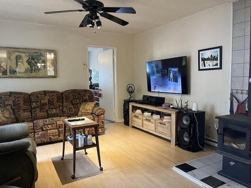 Salon - 86 Rue West, Huntingdon, QC - Indoor Photo Showing Living Room