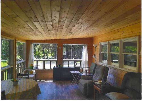 152 Road 5 S, Shuniah On, ON - Indoor Photo Showing Living Room