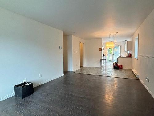 Living room - 4-556 Rue De Bristol, Saint-Jean-Sur-Richelieu, QC - Indoor Photo Showing Other Room