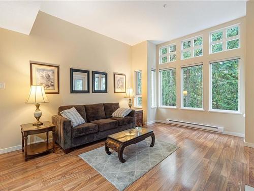 303-5660 Edgewater Lane, Nanaimo, BC - Indoor Photo Showing Living Room