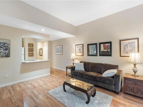 303-5660 Edgewater Lane, Nanaimo, BC - Indoor Photo Showing Living Room