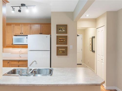 303-5660 Edgewater Lane, Nanaimo, BC - Indoor Photo Showing Kitchen With Double Sink