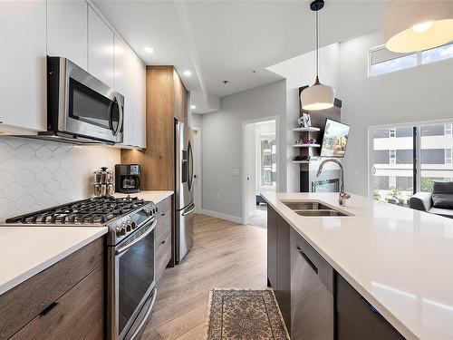 410-950 Whirlaway Cres, Langford, BC - Indoor Photo Showing Kitchen With Stainless Steel Kitchen With Double Sink With Upgraded Kitchen