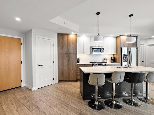 410-950 Whirlaway Cres, Langford, BC - Indoor Photo Showing Kitchen With Stainless Steel Kitchen With Upgraded Kitchen