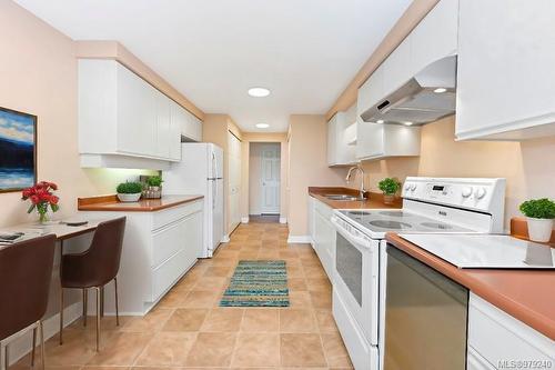 506-420 Linden Ave, Victoria, BC - Indoor Photo Showing Kitchen